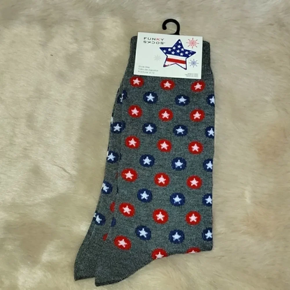FUNKY SOCKS MEN'S GRAY WITH RED, WHITE AND BLUE STARS CREW SOCKS, NEW WITH TAGS!